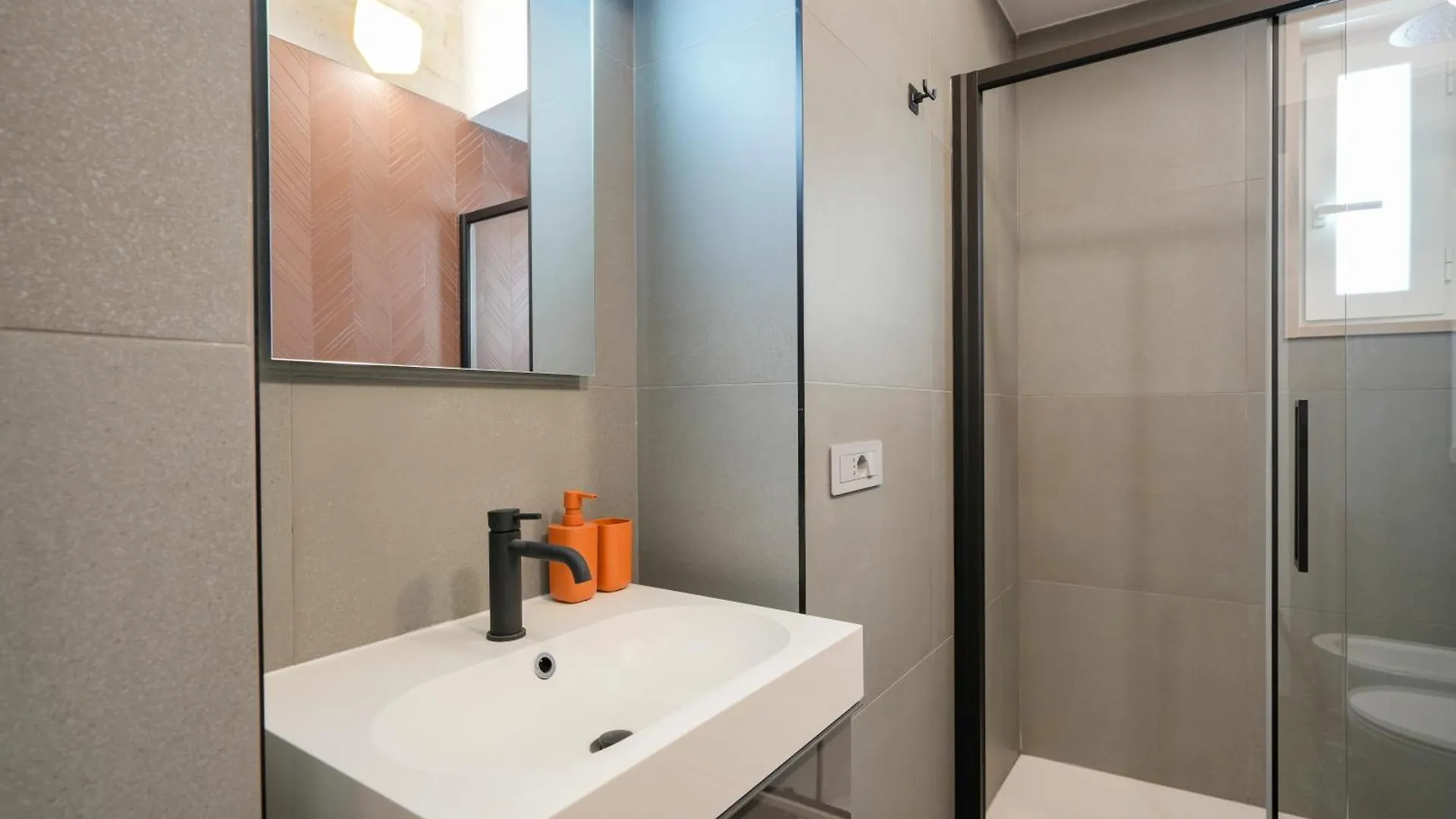 Stayart - Contemporary Home For Travellers Bari Apartment