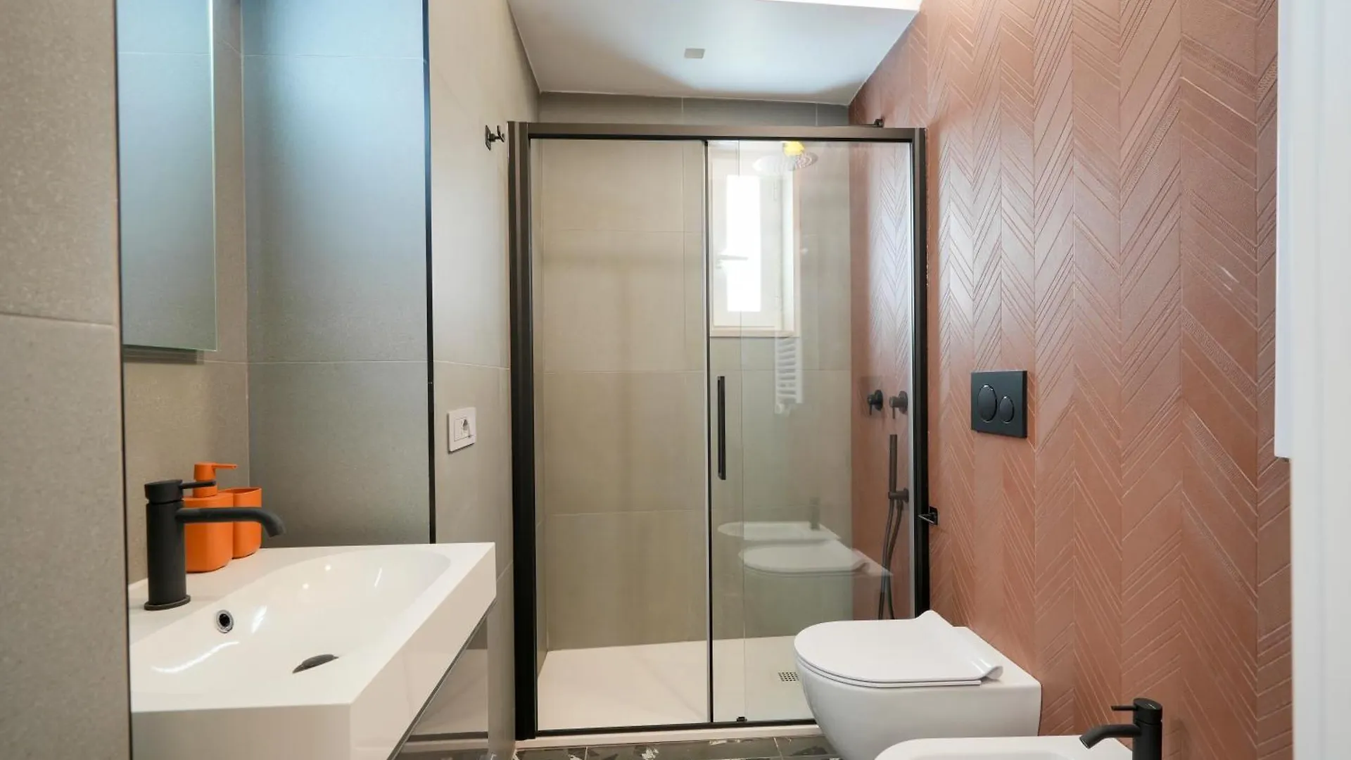 Stayart - Contemporary Home For Travellers Bari Italien